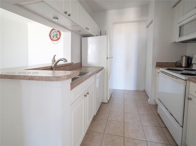 Building Photo - 17100 N Bay Rd