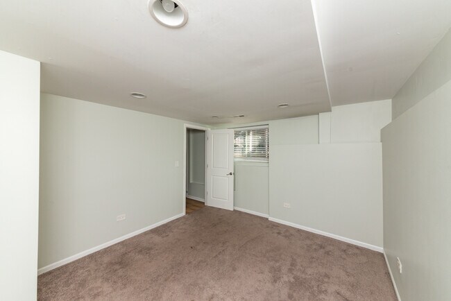 Building Photo - 712 N Willard Ct