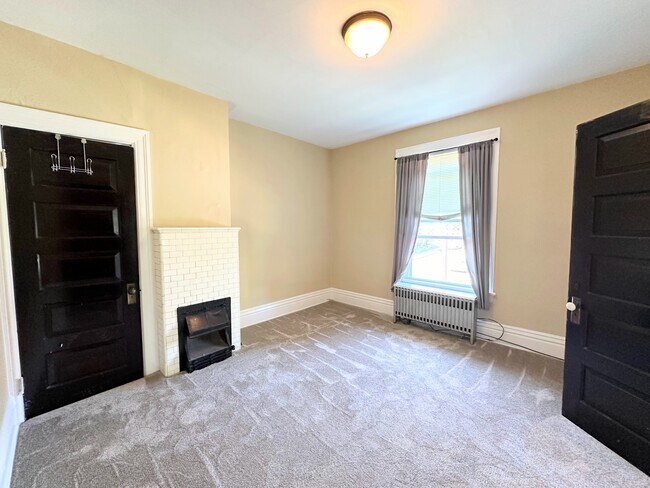 Building Photo - 833 S Trenton Ave