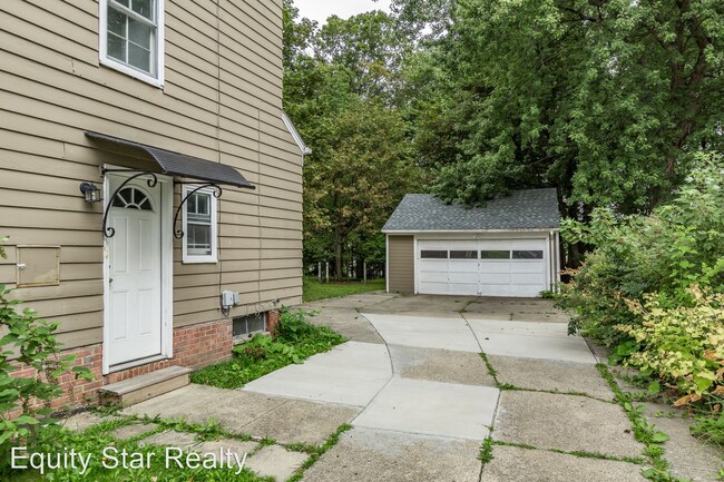 Building Photo - 3 br, 1.5 bath House - 3971 Bluestone Rd