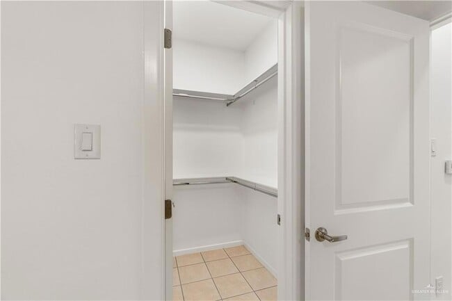 Building Photo - 418 N 3rd St