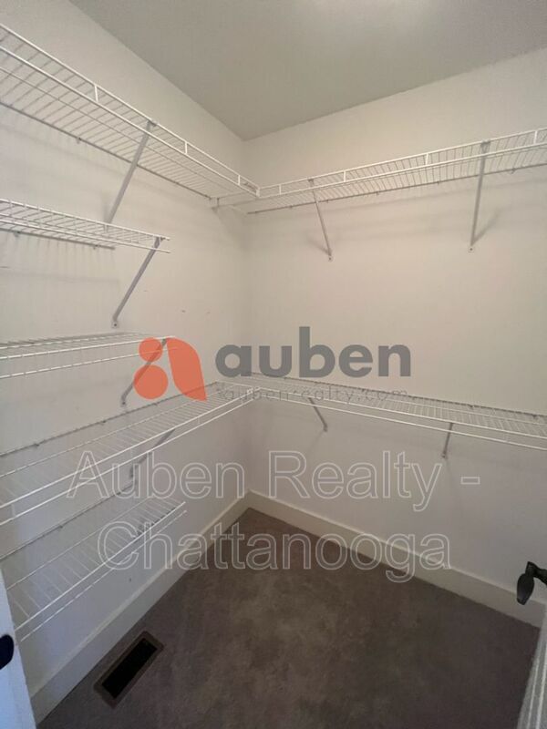 Building Photo - 7302 Klingler Ln