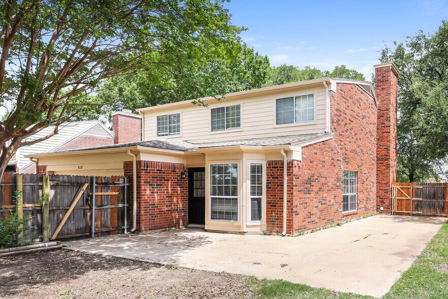 Building Photo - 928 Eagle Dr