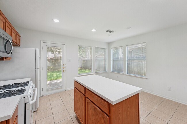 Building Photo - 86 Genesee Ridge Dr
