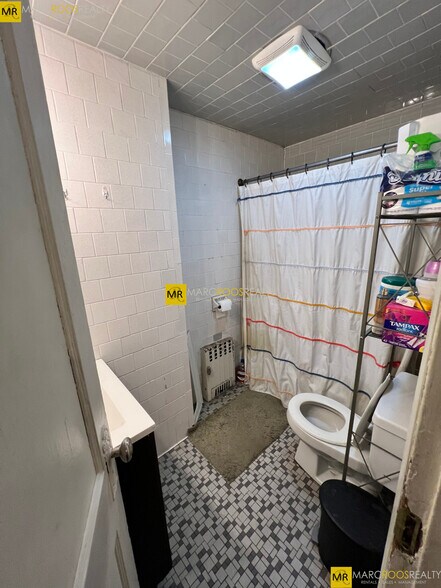 Building Photo - 126 Warren St