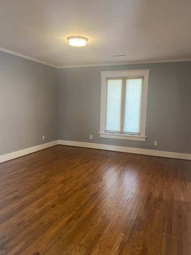 Building Photo - Vanderbilt Place - Wonderful Location 3 bedrooms/3 1/2 baths