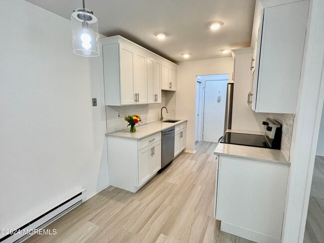 Building Photo - 175 Amberly Dr