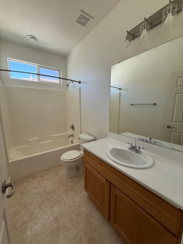 Building Photo - 433 Tolman Way