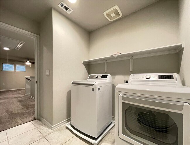 Building Photo - 1603 Denesa Dr