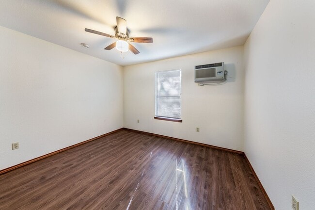 Building Photo - 57 Woodcreek Dr