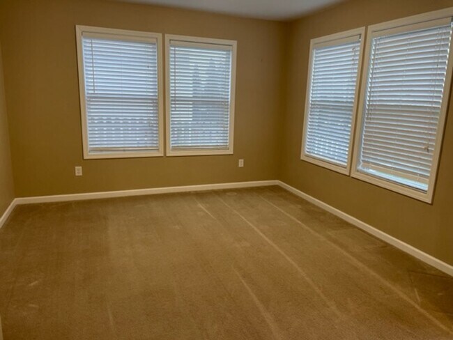 Building Photo - 4 Bedroom House Available August In Gilmore Farm