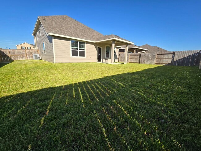 Building Photo - 6923 Lebec Dr