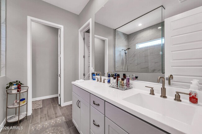 Building Photo - 10518 W Albert Ln