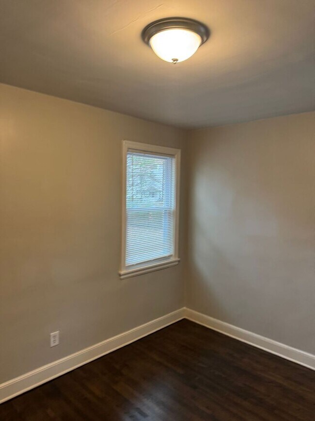 Building Photo - 157-159 Roberta Dr