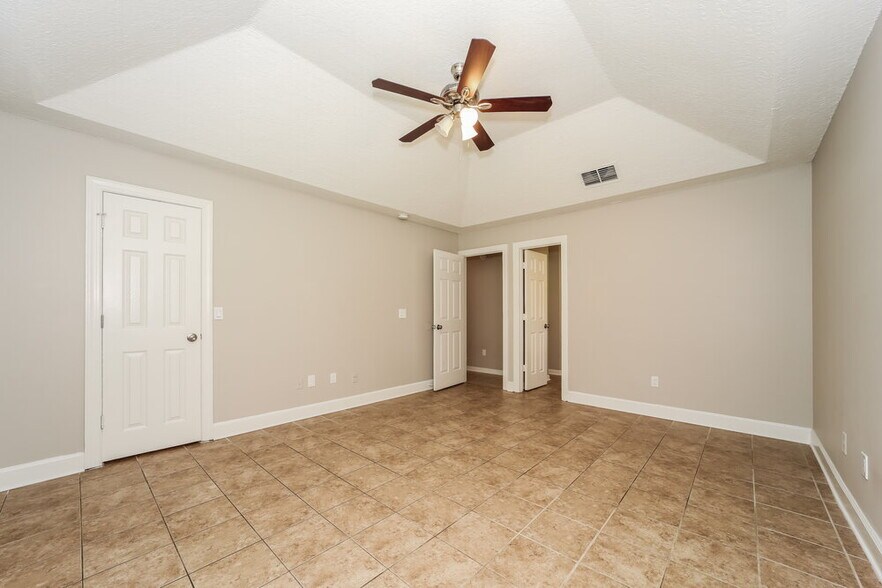 Building Photo - 12127 Rush Creek Dr N