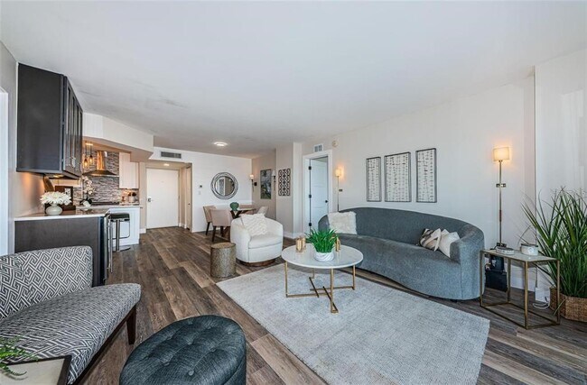 Building Photo - 4900 Brittany Dr S