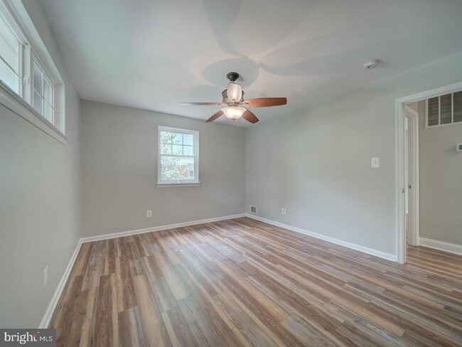 Building Photo - 8606 London Ct