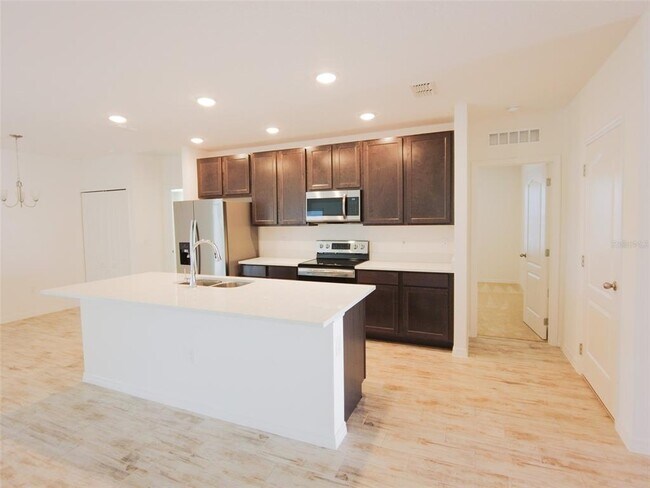 Building Photo - 423 Taft Dr