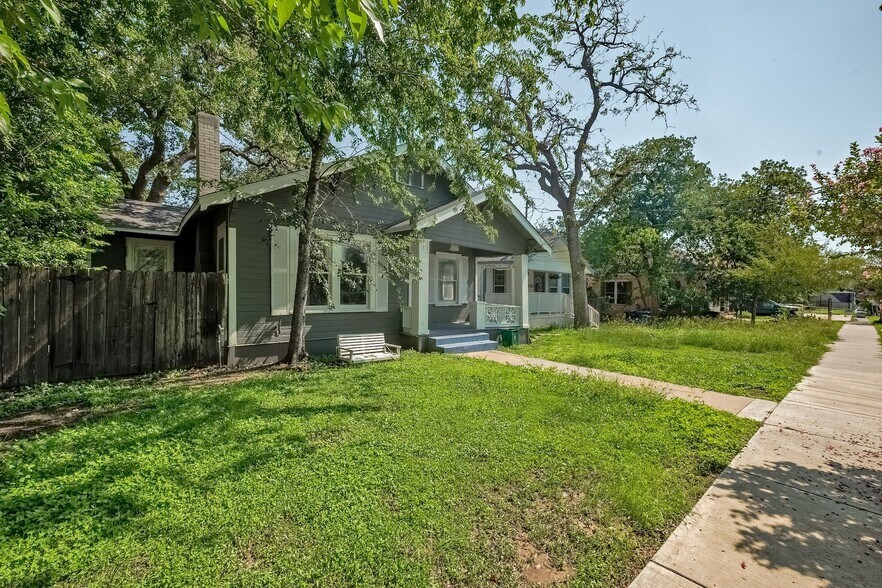 Building Photo - 610 W 35th St