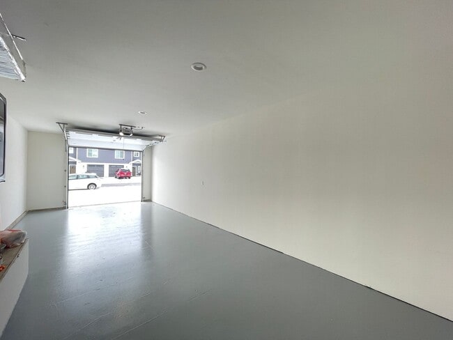 Building Photo - Brand New Hayden Townhome