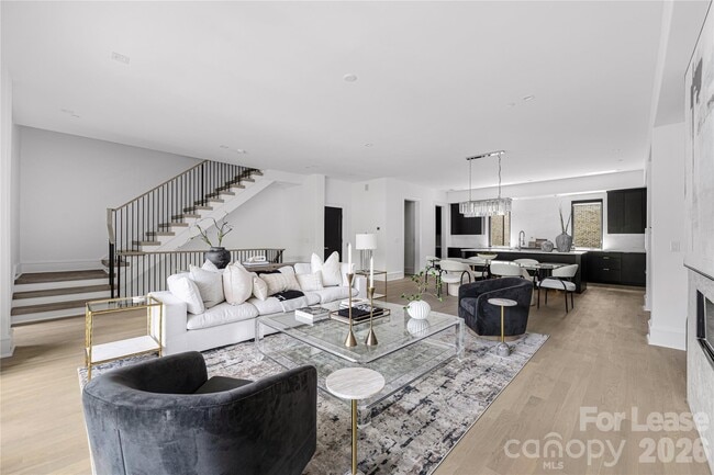 Building Photo - 614 Queens Rd