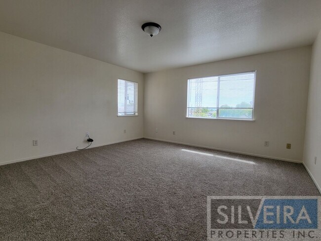 Building Photo - Unique 2 Bedroom Unit Available Now!
