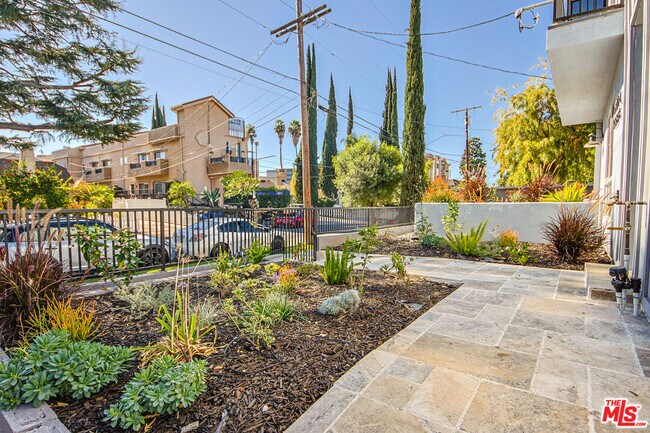 Building Photo - 10803 Kling St