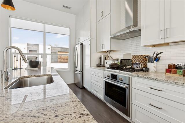 Building Photo - 2319 Kirby St