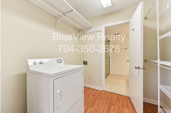 Building Photo - 4735 Hedgemore Dr