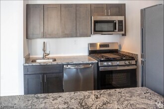Building Photo - 100 Evergreen Pl