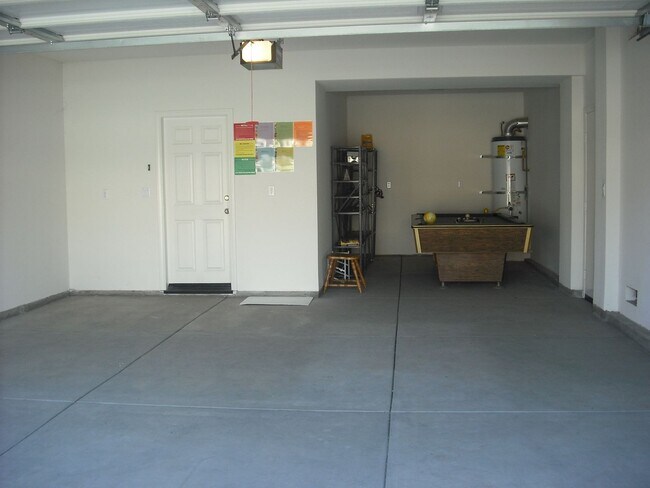 Building Photo - Love living near the Beach into this spacious 5 bedroom home