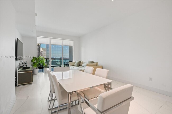 Building Photo - 950 Brickell Bay Dr