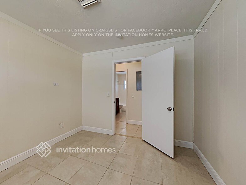 Building Photo - 6750 SW 25th St