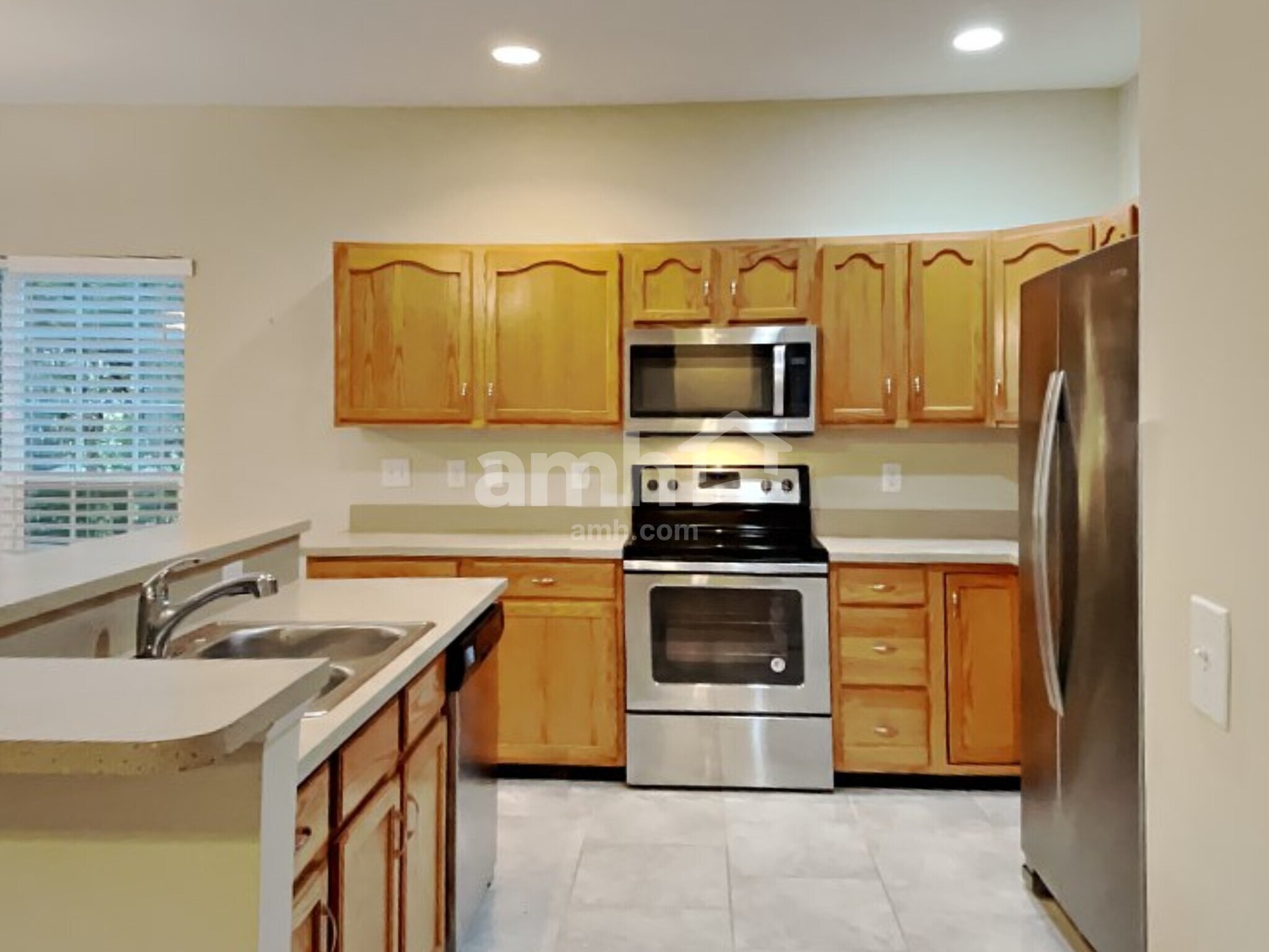 Building Photo - 20320 Southshore Dr