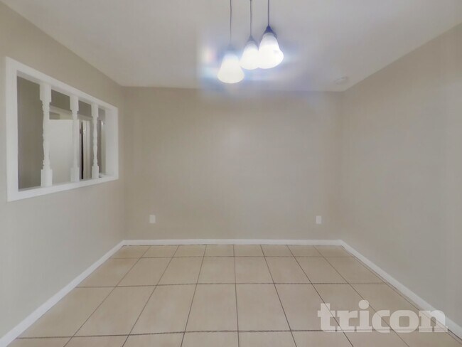 Building Photo - 1115 Oakhill St