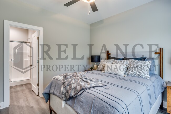 Building Photo - 4936 N Vassar Ave