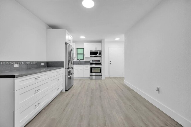 Building Photo - 1530 SW 2nd St