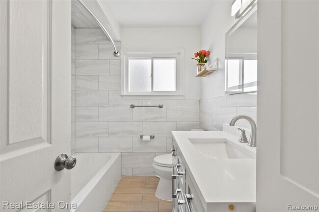 Building Photo - 6118 Amboy St