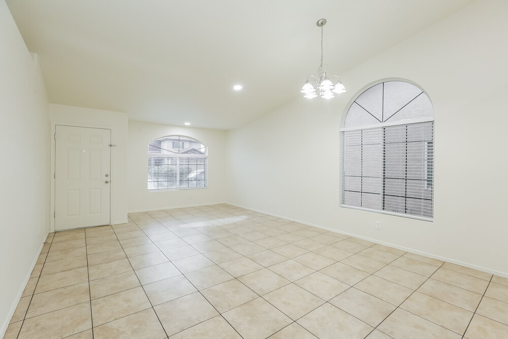 Building Photo - 2904 W Sunland Ave