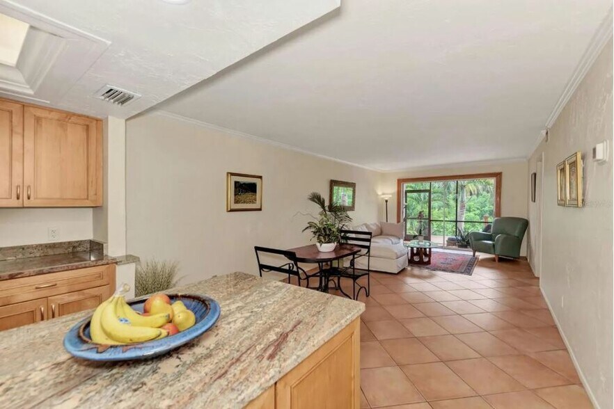 Building Photo - 1650 Pine Tree Ln