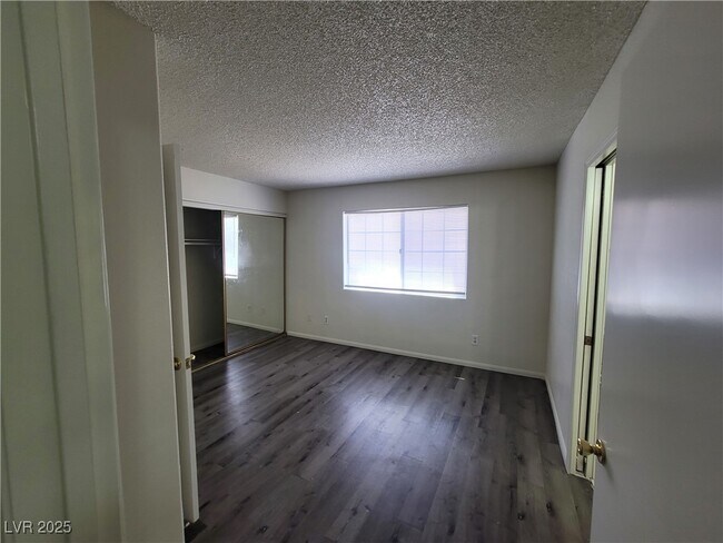 Building Photo - 1608 N Torrey Pines Dr