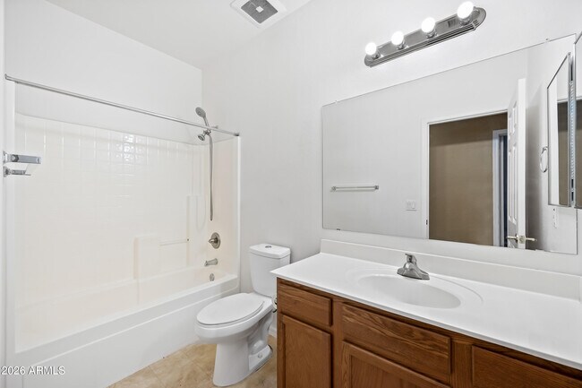 Building Photo - 10870 W Chase Ln