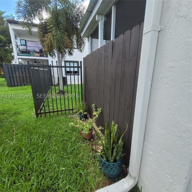 Building Photo - 1114 NW 124th Ct