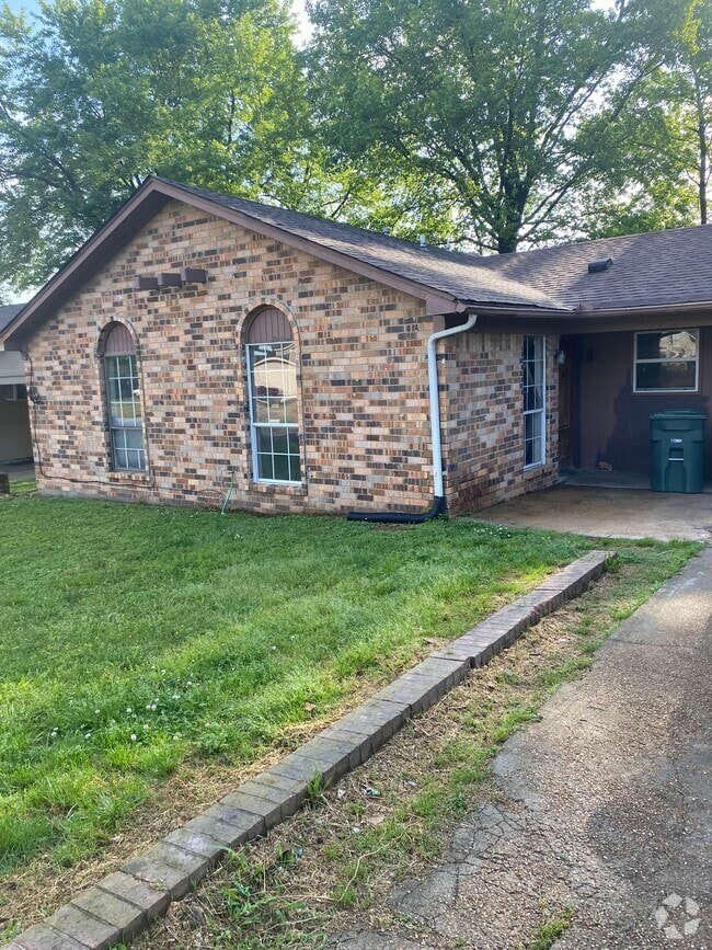 Building Photo - 4966 Hillbrook Rd