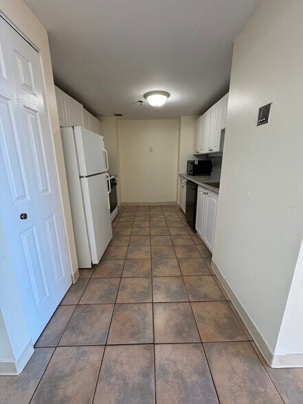 Building Photo - 15 North Beacon St