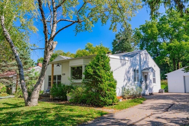 Building Photo - 401 Merrill Crest Dr