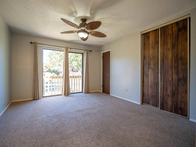 Building Photo - 1209 Hi Stirrup