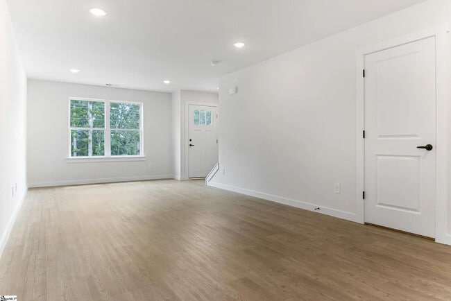 Building Photo - 18 Catawba Ave