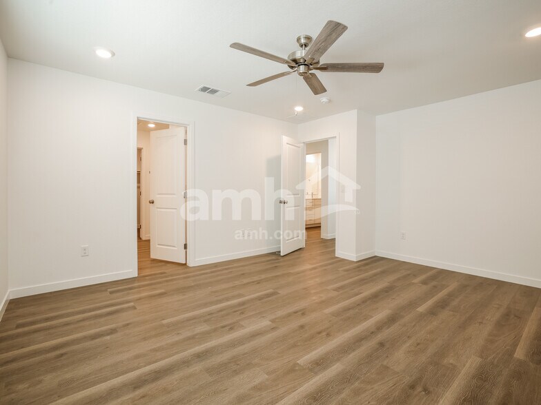 Building Photo - 2328 Dolly Ave