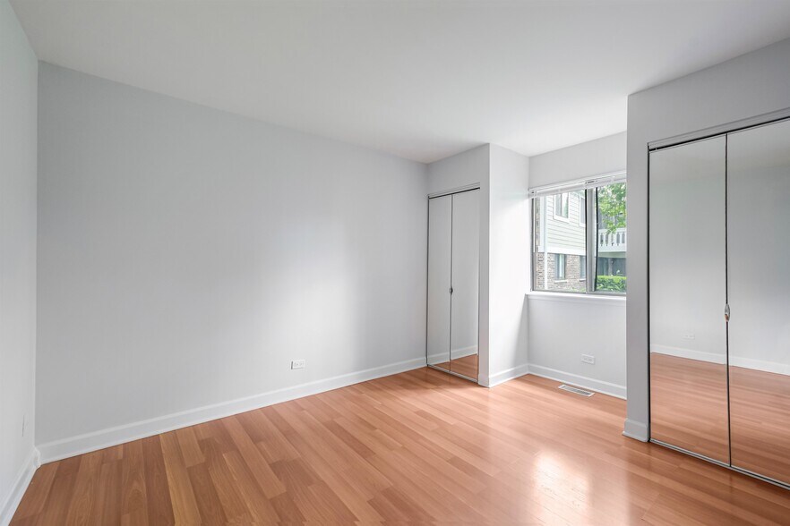 Building Photo - 697 Oakmont Ln